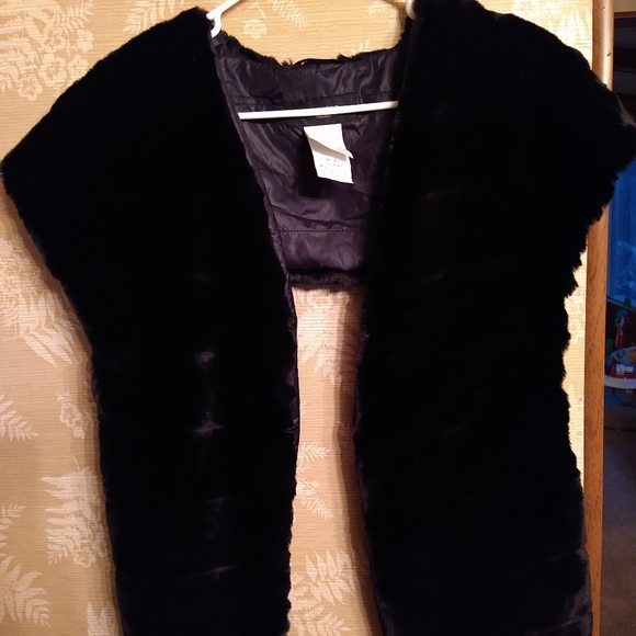 Weekend MaxMara faux fur stole - Picture 9 of 9
